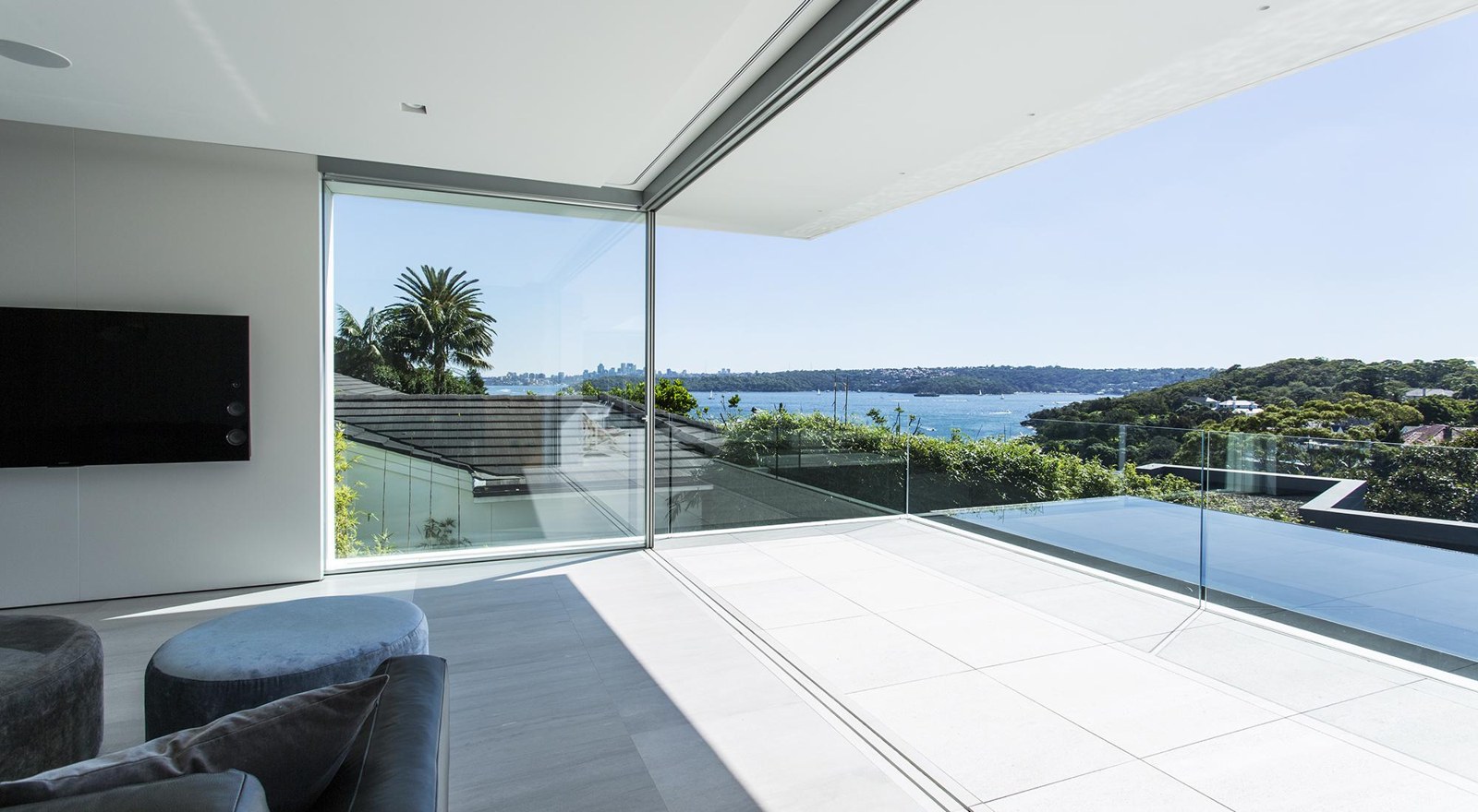 Panoramic sliding doors